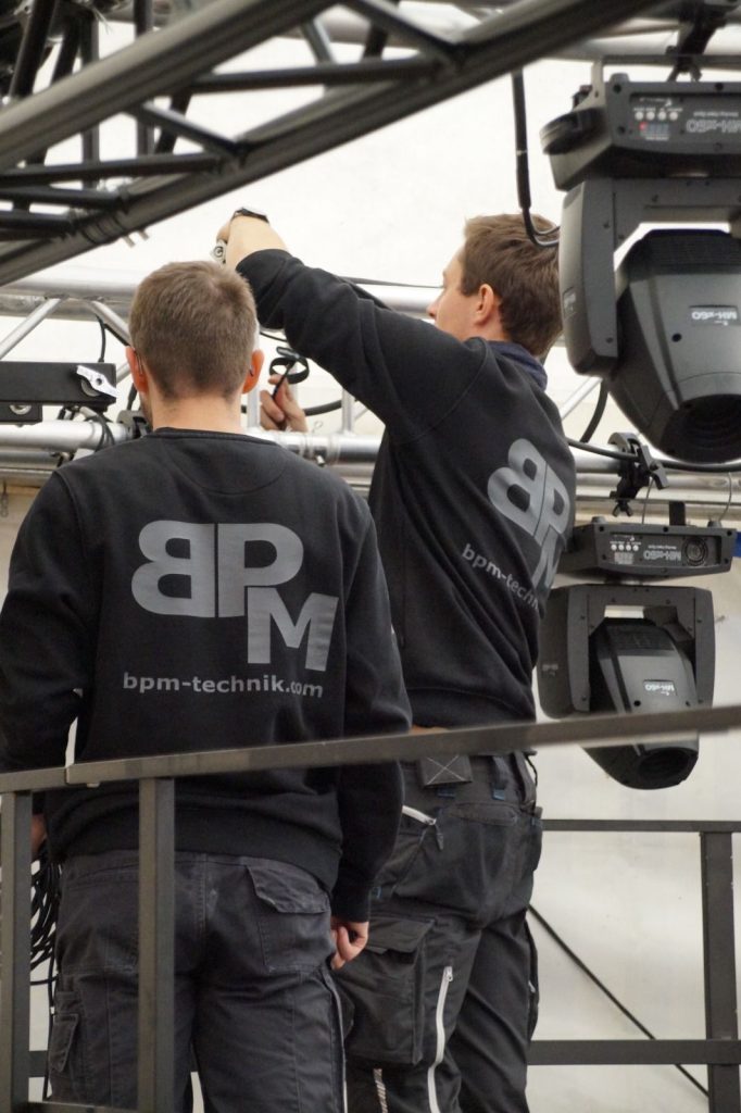 BPM-Crew beim Rigging – BPM-Technik