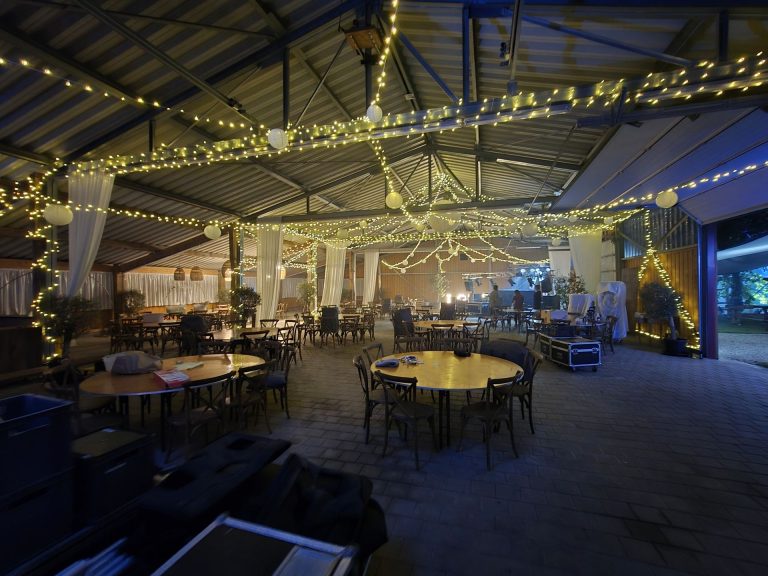 Festzelt mit LED-Lichterketten – BPM-Technik