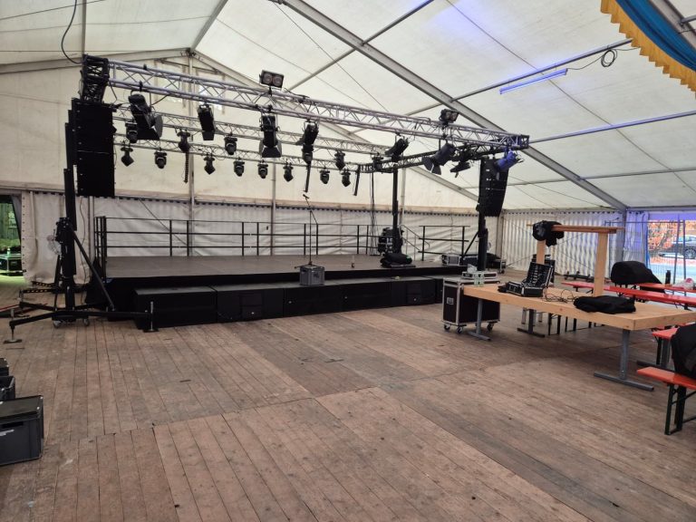 Festzeltbühne mit Traversen-Rigg – BPM-Technik